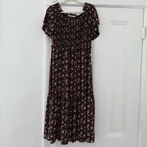 🦊 Ellison Black Floral Maxi Dress